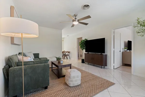 $4,000 | 1850 Southeast 7th Street, Pompano Beach, FL 33060