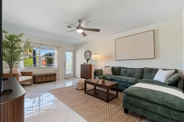 $4,000 | 1850 Southeast 7th Street, Pompano Beach, FL 33060