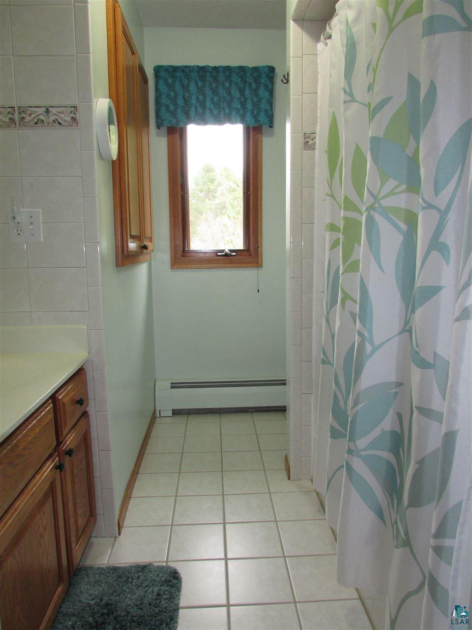 4839 Lindahl Road Duluth, MN 55811 - Photo 18 of 41 Main floor full bath