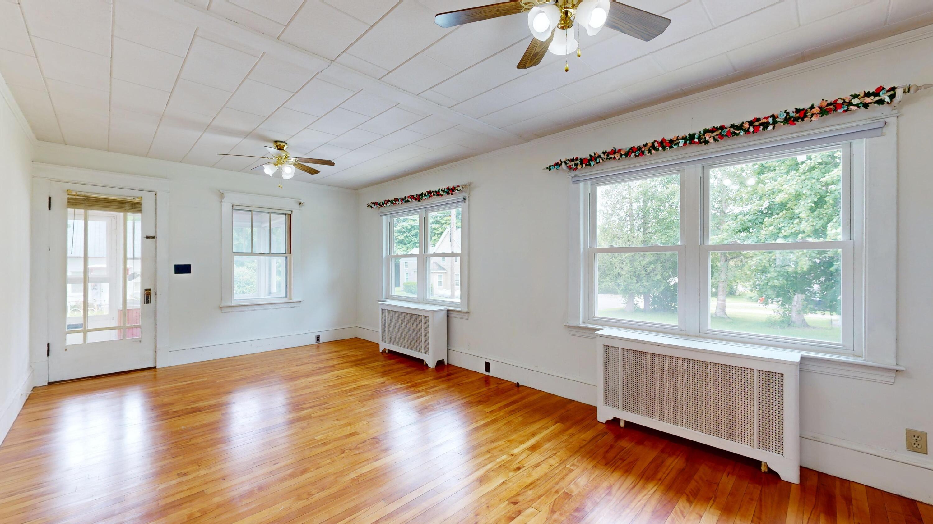 124 Spring Street Gardiner, ME 04345 - Photo 15 of 38 124-Spring-St-Gardiner-ME-04345-06172024