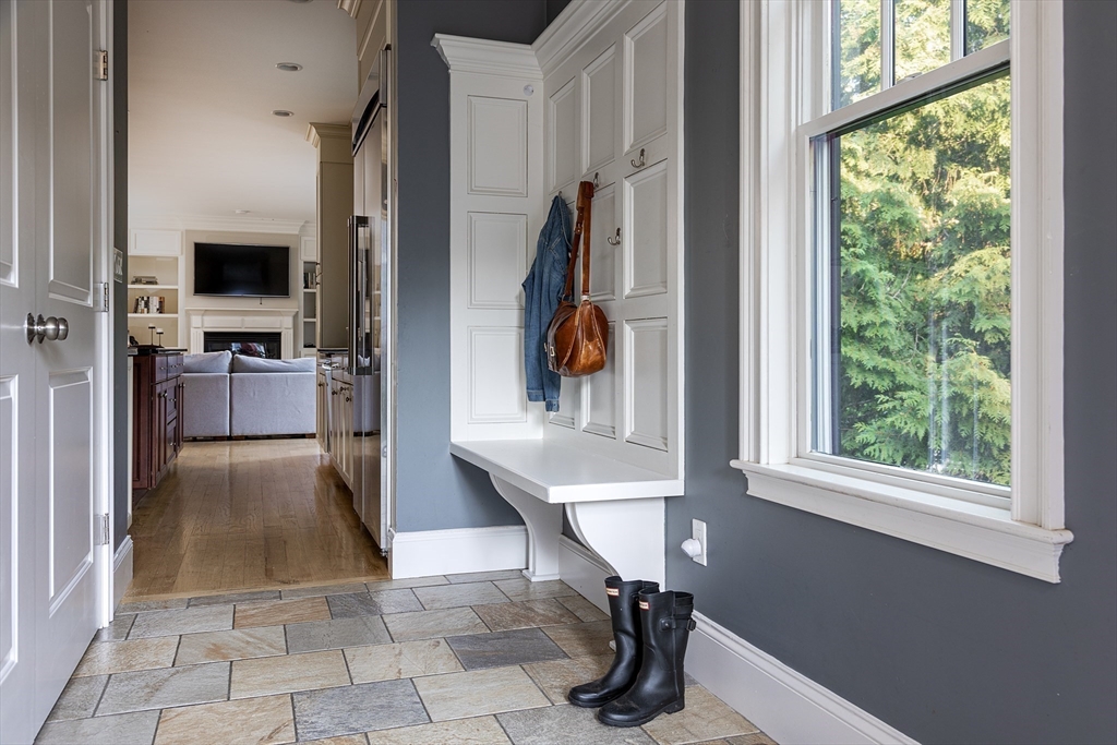 42 Evergreen Circle Newton, MA 02465 - Photo 8 of 33