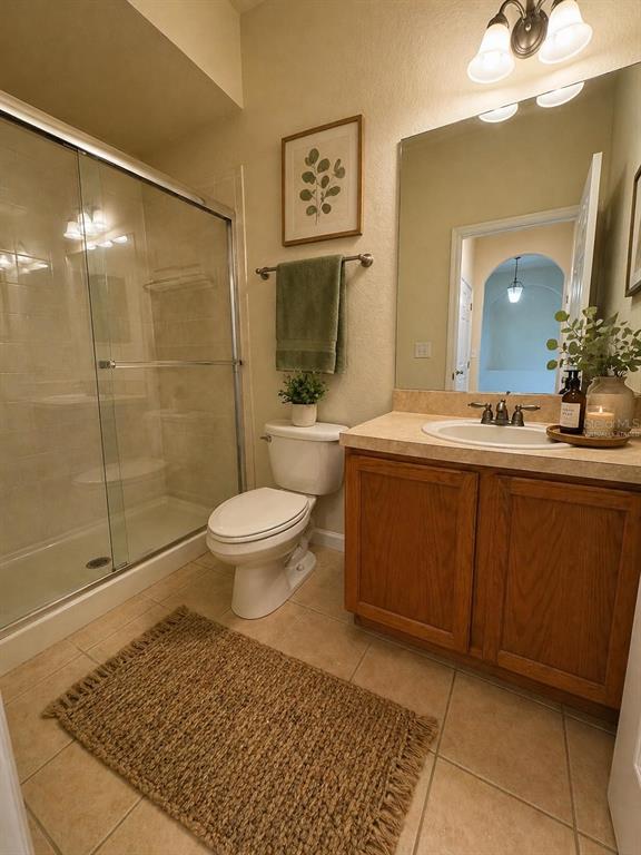 2543 Old Kent Circle Kissimmee, FL 34758 - Photo 17 of 41 a bathroom with a sink toilet and shower