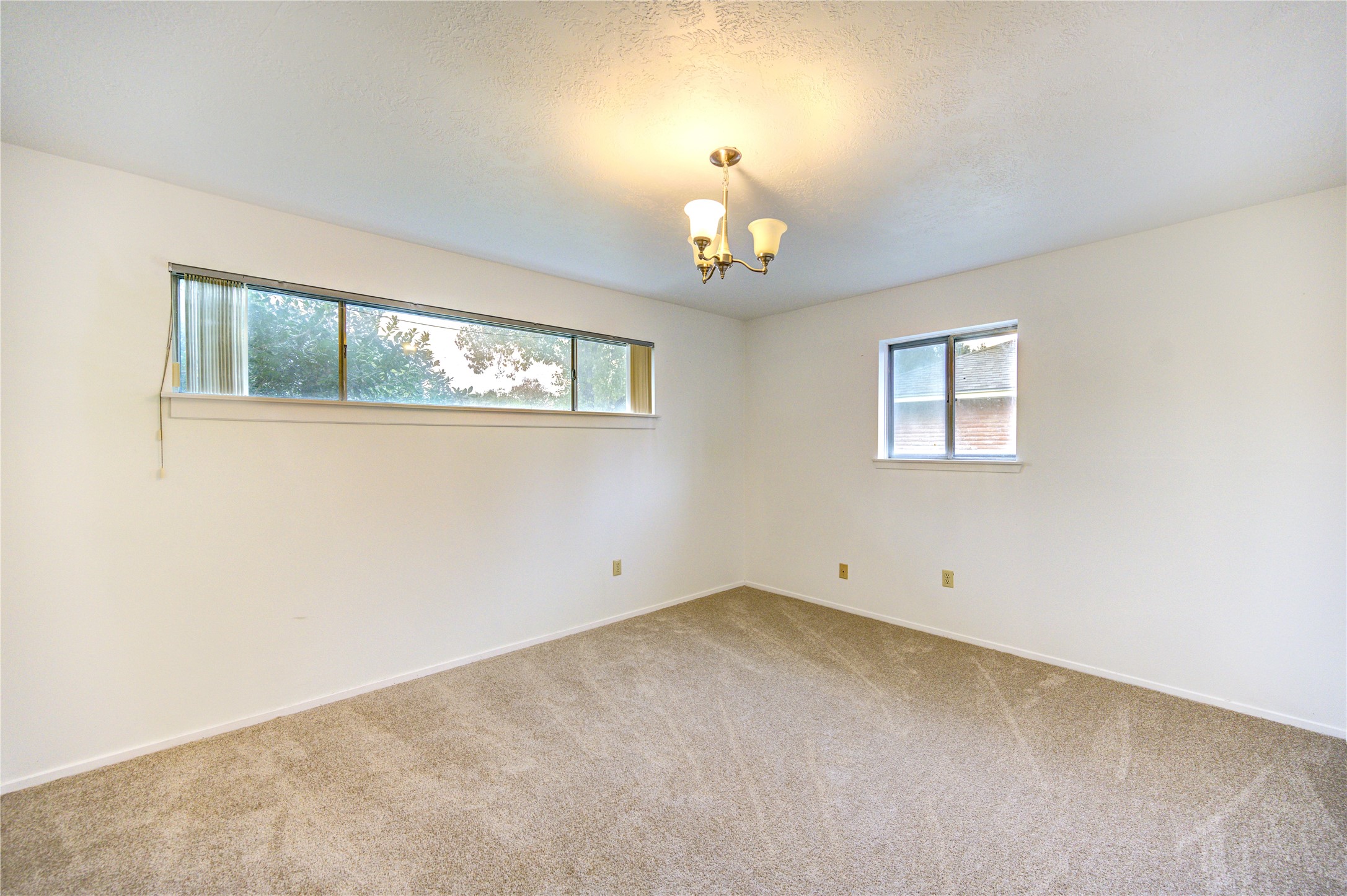 10823 Radford Lane Houston, TX 77031 - Photo 12 of 18 an empty room with a window
