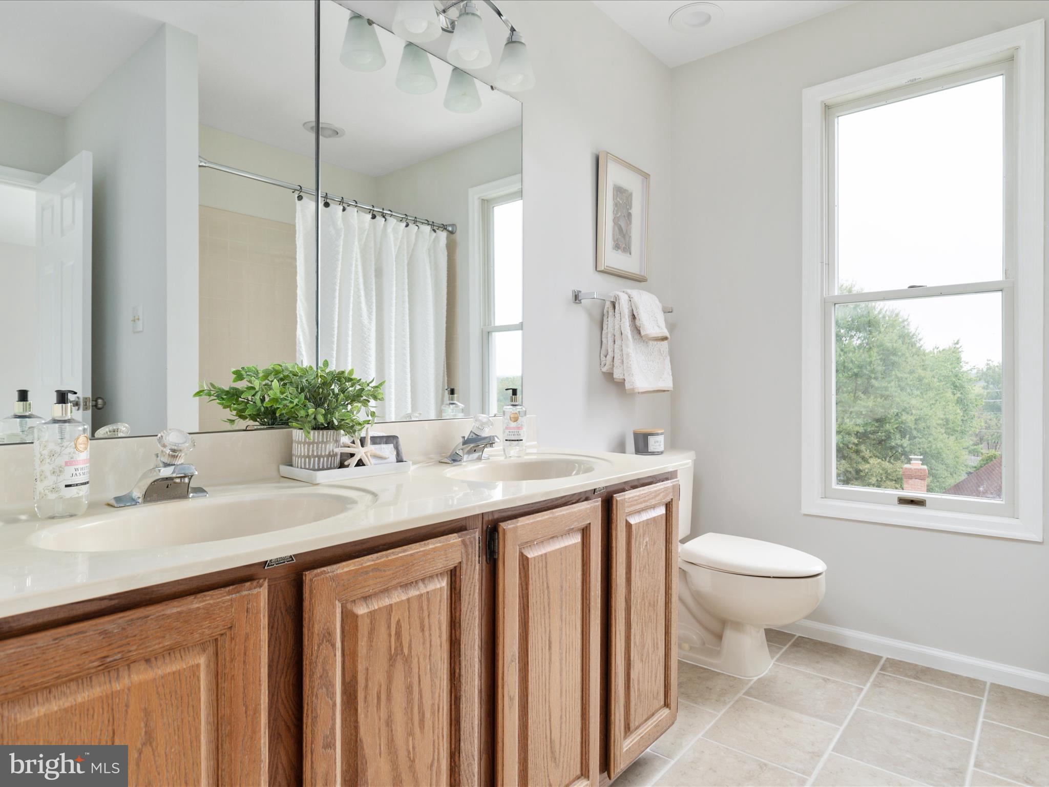 12535 Rock Ridge Road Herndon, VA 20170 - Photo 23 of 43 Guest Bath