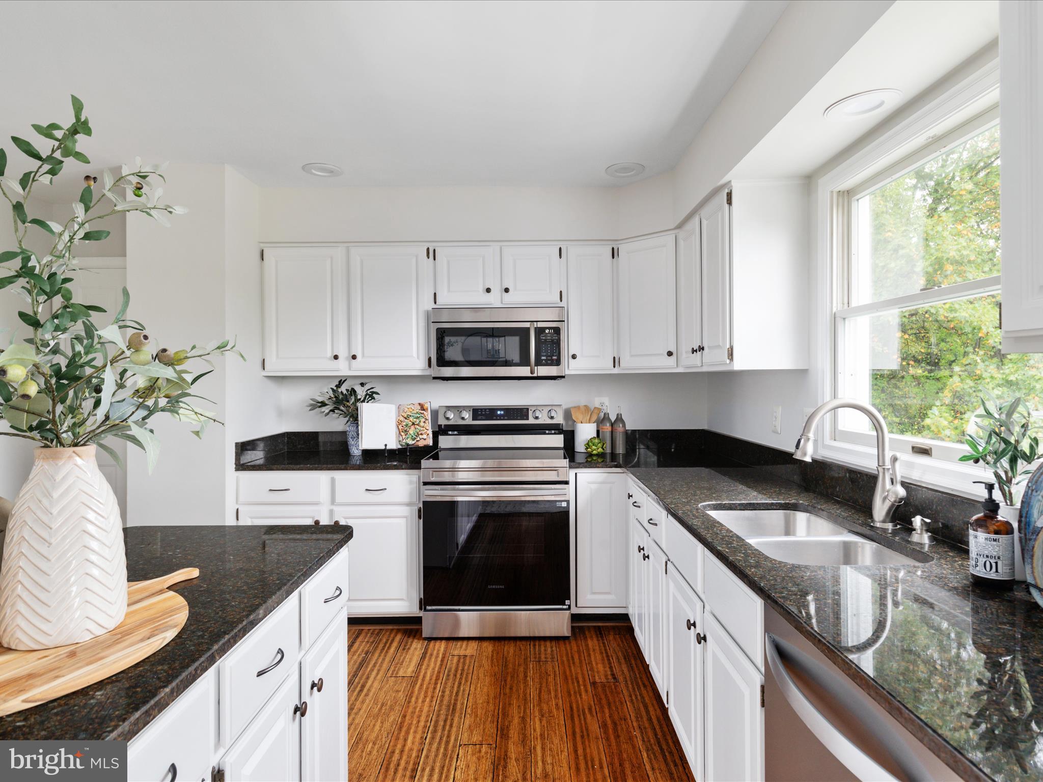 12535 Rock Ridge Road Herndon, VA 20170 - Photo 6 of 43 All New Appliances