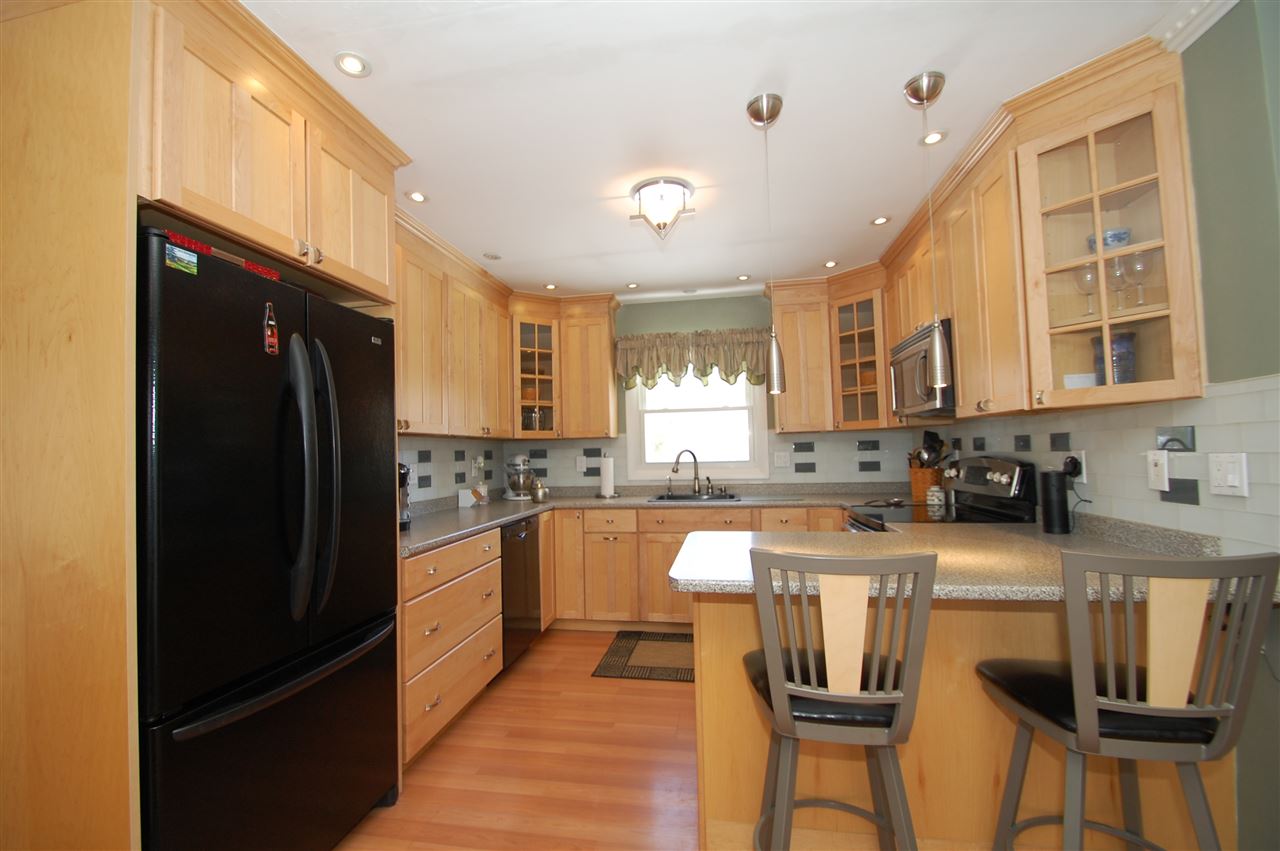 471 Bunker Hill Road Auburn, NH 03032 - Photo 2 of 18