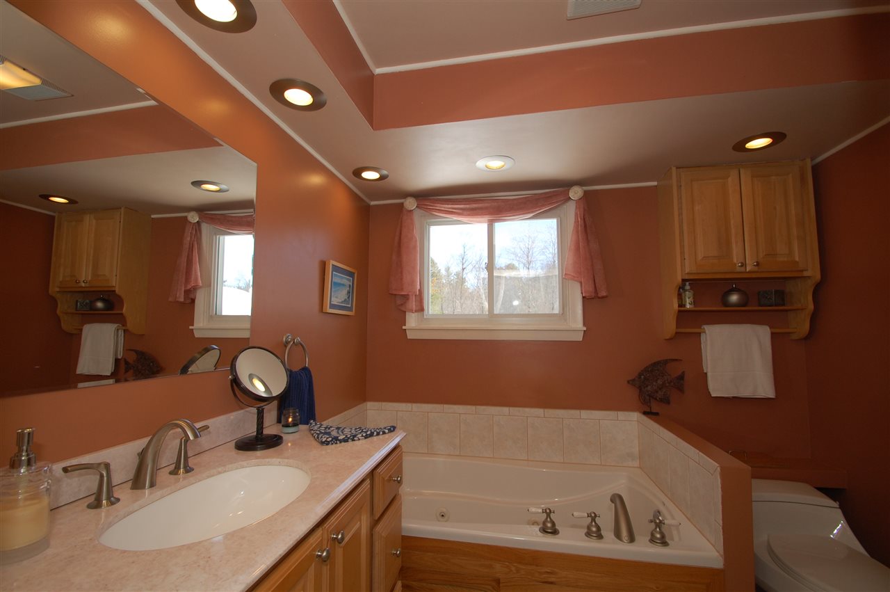 471 Bunker Hill Road Auburn, NH 03032 - Photo 11 of 18