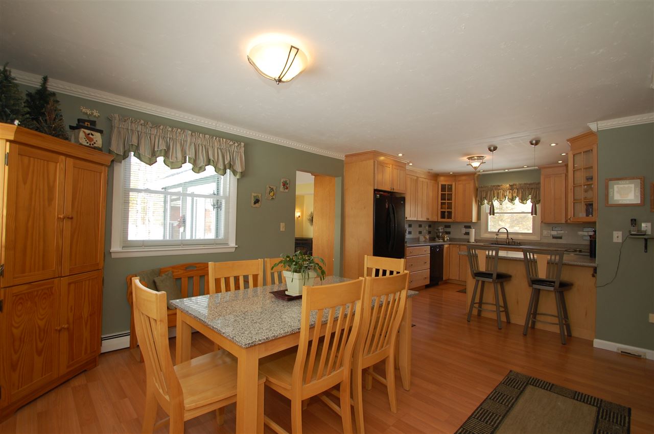 471 Bunker Hill Road Auburn, NH 03032 - Photo 3 of 18