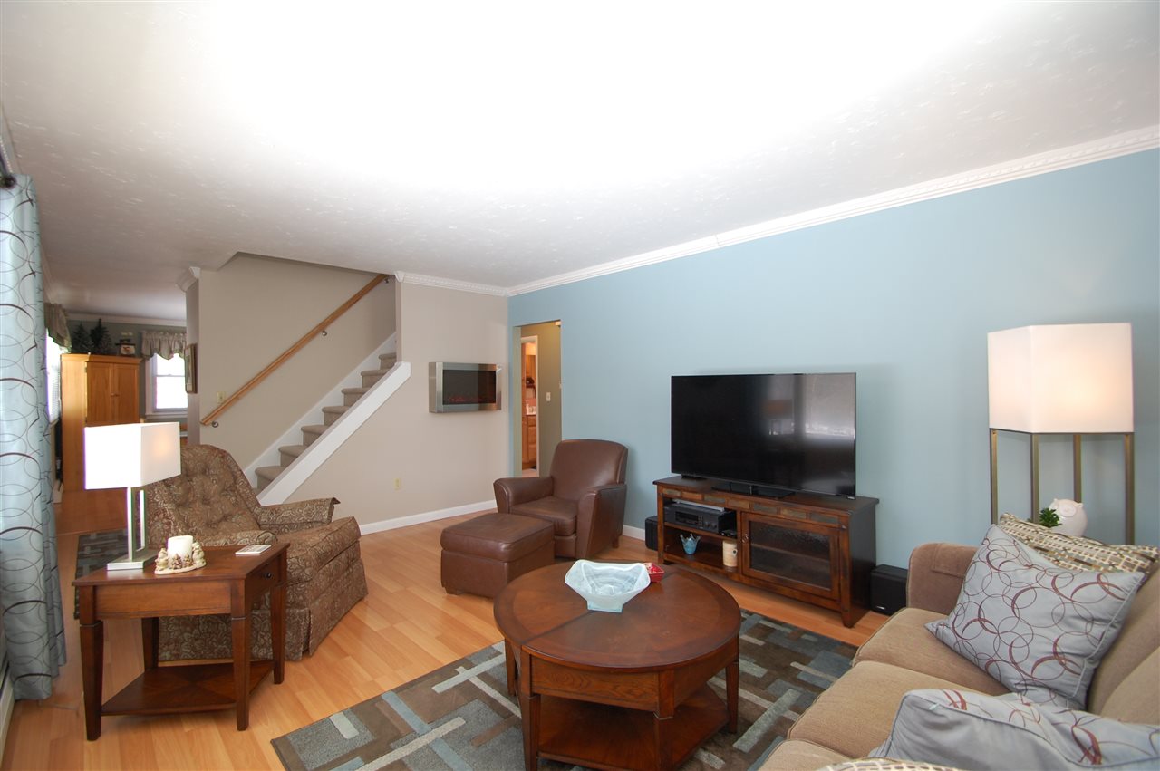 471 Bunker Hill Road Auburn, NH 03032 - Photo 9 of 18