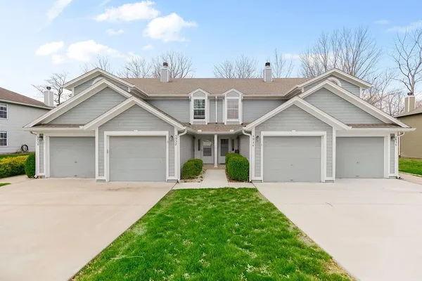 $220,000 | 5932 Northeast Moonstone Drive, Unit 3B, Lee's Summit, MO 64064