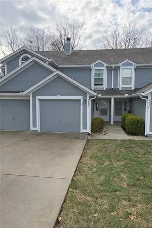 $225,000 | 5932 Northeast Moonstone Drive, Unit 3B, Lee's Summit, MO 64064