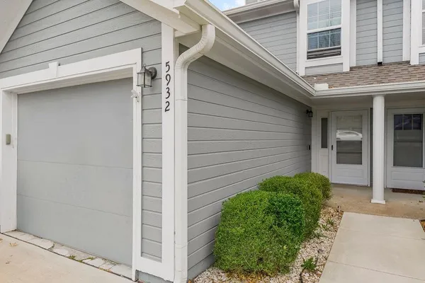 $225,000 | 5932 Northeast Moonstone Drive, Unit 3B, Lee's Summit, MO 64064