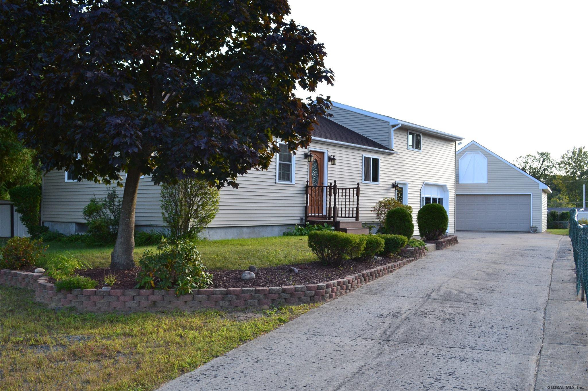 5 Plank Road Halfmoon, NY 12188 - Photo 2 of 28 Photo 2