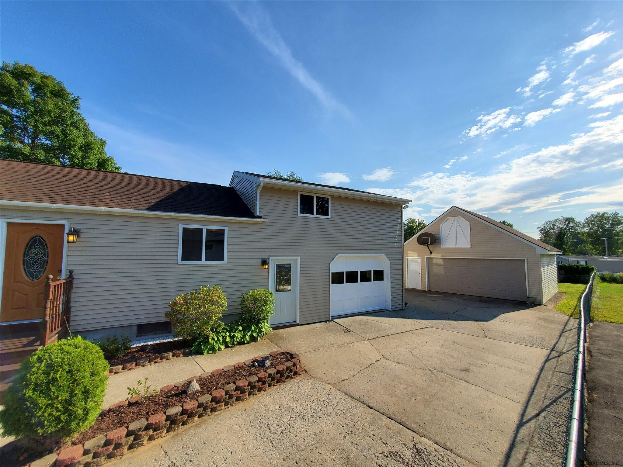 5 Plank Road Halfmoon, NY 12188 - Photo 4 of 28 Photo 4