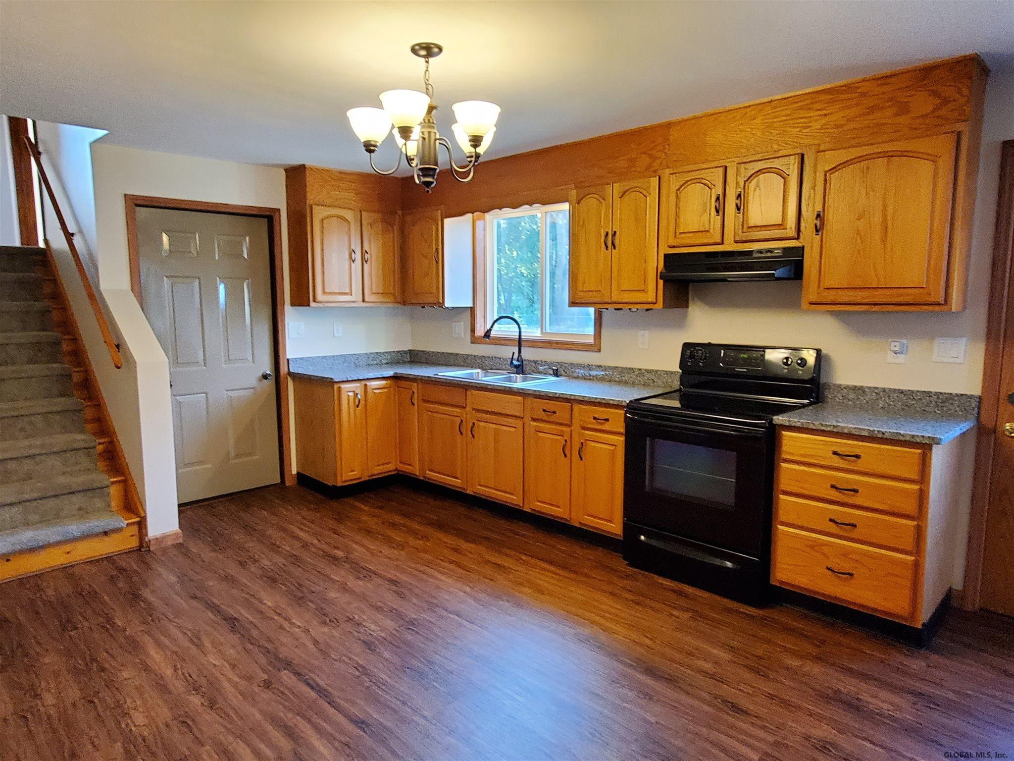 5 Plank Road Halfmoon, NY 12188 - Photo 5 of 28 Photo 5