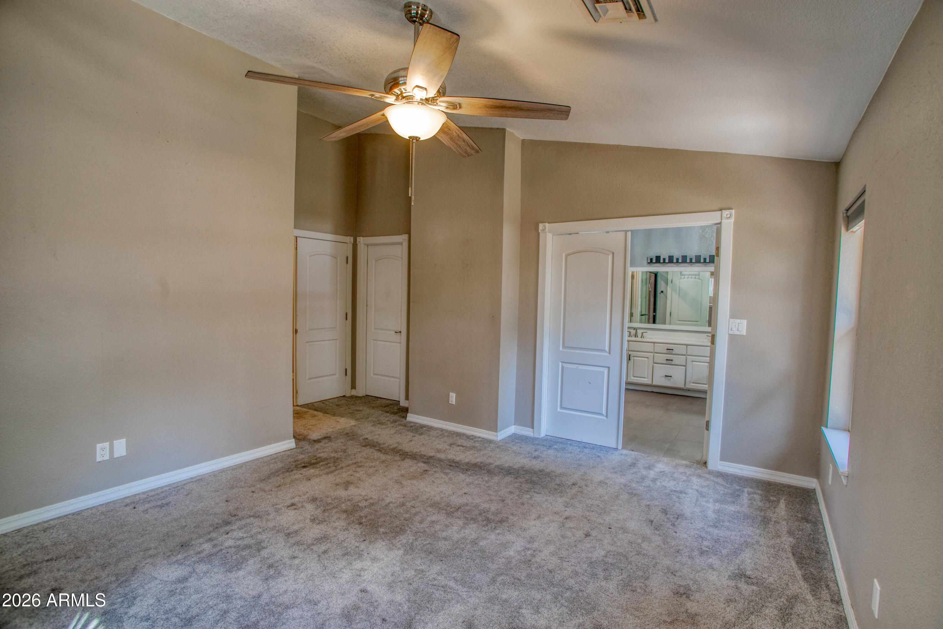 5349 Bear Run Road Lakeside, AZ 85929 - Photo 33 of 47 Primary Bedroom