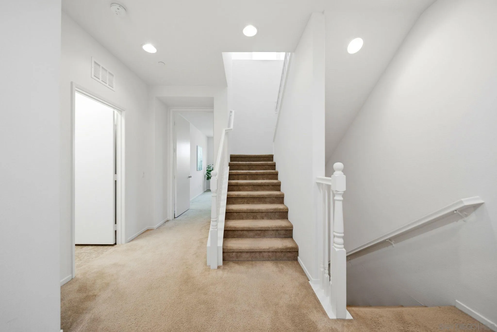 1360 Santa Victoria Road, Unit 4 Chula Vista, CA 91913 - Photo 6 of 23 Gallery Image 6
