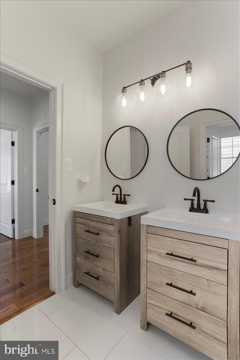 13100 St Paul Road Clear Spring, MD 21722 - Photo 45 of 101 Jack-and-Jill bath