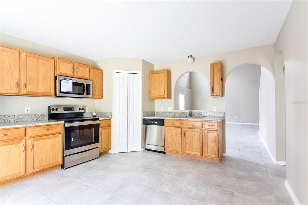 2037 Whispering Trails Boulevard Winter Haven, FL 33884 - Photo 7 of 15