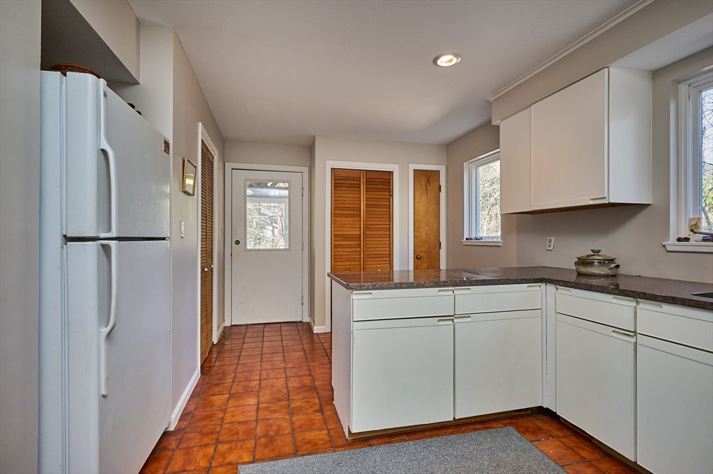 494 Station Road Amherst, MA 01002 - Photo 14 of 42