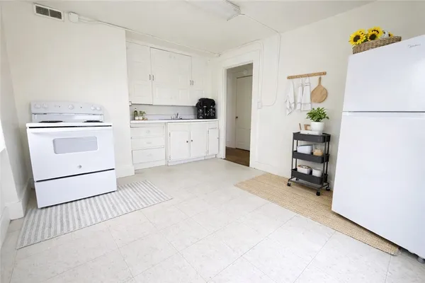 $950 | 110-112 Seneca Street, Unit 5, Geneva City, NY 14456