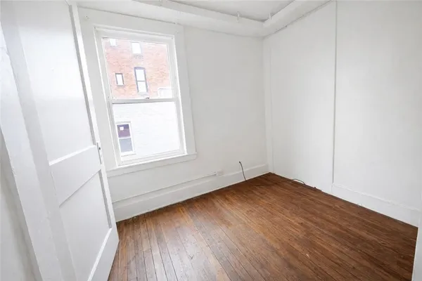 $950 | 110-112 Seneca Street, Unit 5, Geneva City, NY 14456