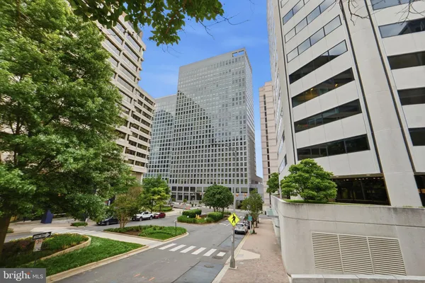 $5,000 | 1111 19th Street North, Unit 2705, Arlington, VA 22209
