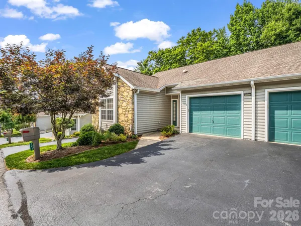 $376,900 | 341 Laurel Park Place, Hendersonville, NC 28791