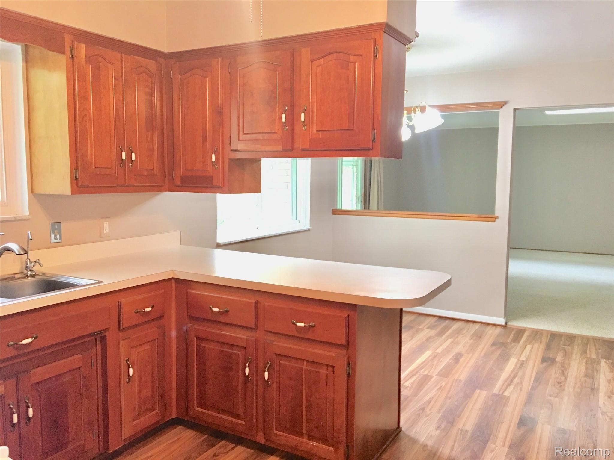 6801 Rattalee Lake Road Clarkston, MI 48348 - Photo 12 of 42 11.jpg