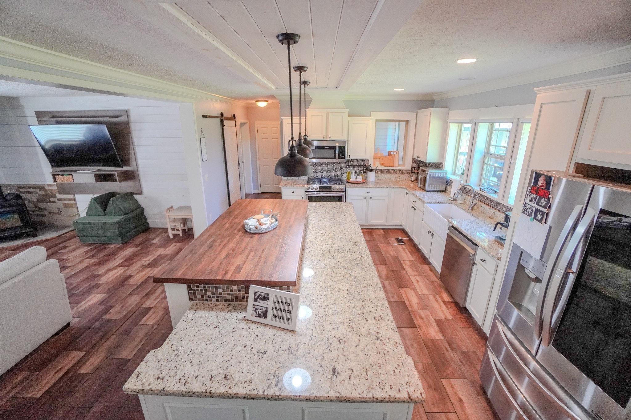 137 Hawkins Road Westmoreland, TN 37186 - Photo 35 of 71 a living room with furniture and a flat screen tv