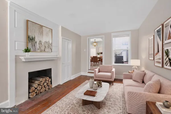 $2,895 | 130 Elfreth's Alley, Philadelphia, PA 19106