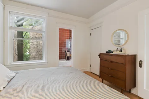 $450,000 | 5114 North Kenmore Avenue, Unit 3S, Chicago, IL 60640