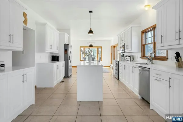 $1,149,000 | 40 Horseneck Road, Montville, NJ 07045