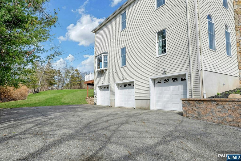 40 Horseneck Road Montville, NJ 07045 - Photo 34 of 37