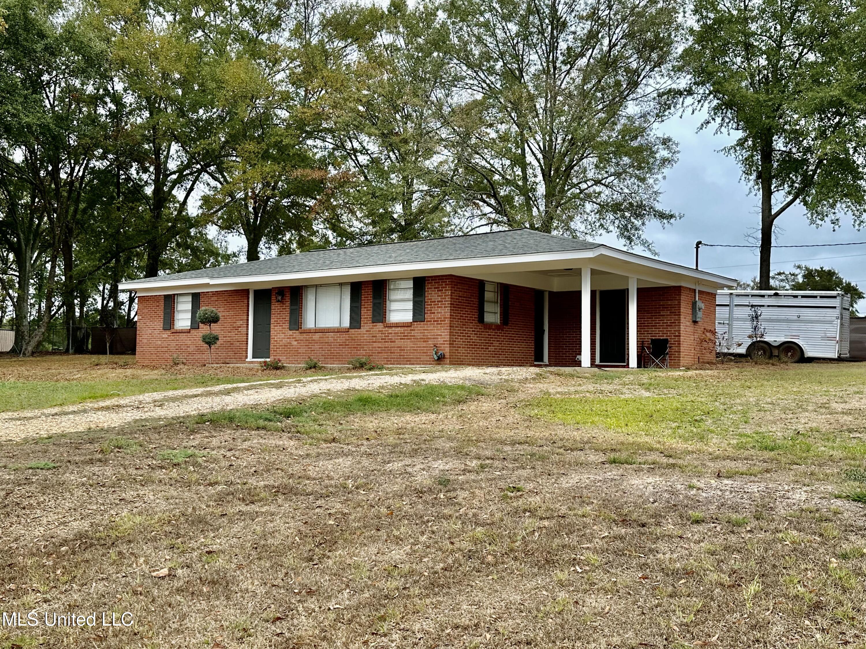 335 Magnolia Drive Raleigh, MS 39153 - Photo 3 of 13 IMG_1403