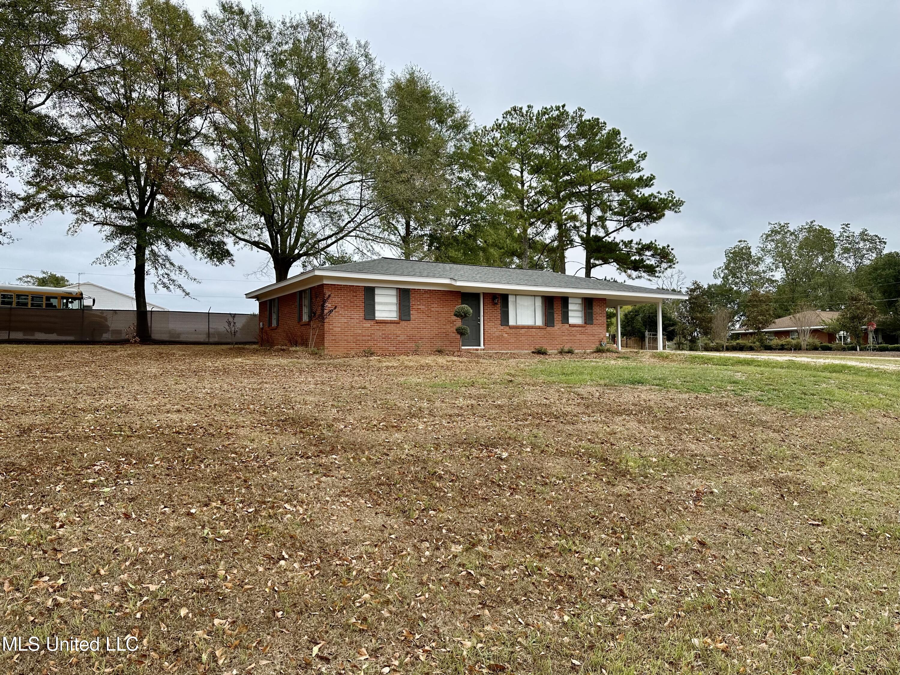 335 Magnolia Drive Raleigh, MS 39153 - Photo 4 of 13 IMG_1399