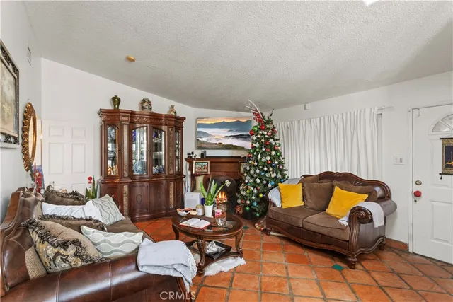 $800,000 | 14263 Hubbard Street, Sylmar, CA 91342