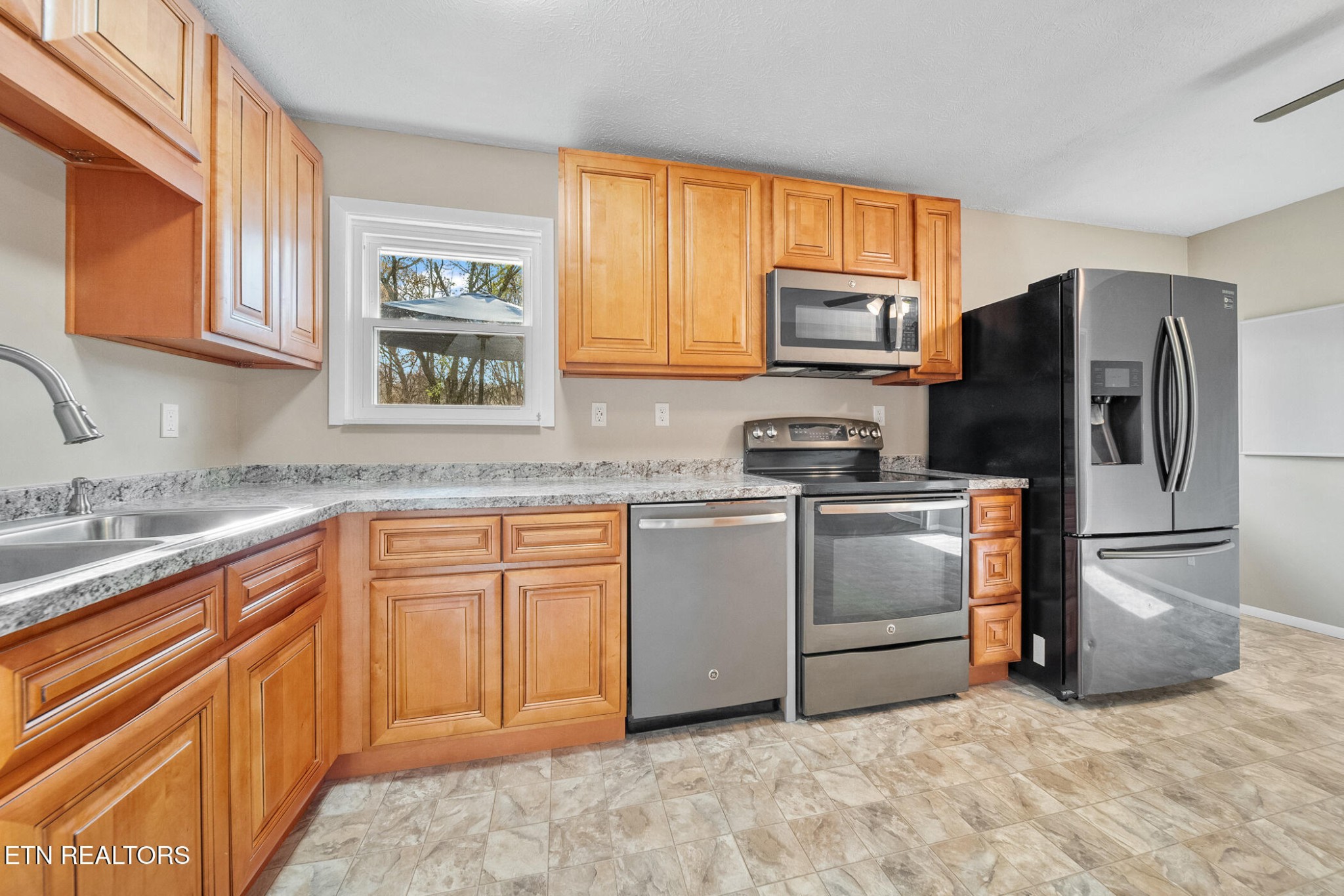 143 Wright Road Harriman, TN 37748 - Photo 3 of 38 Gallery Image 3