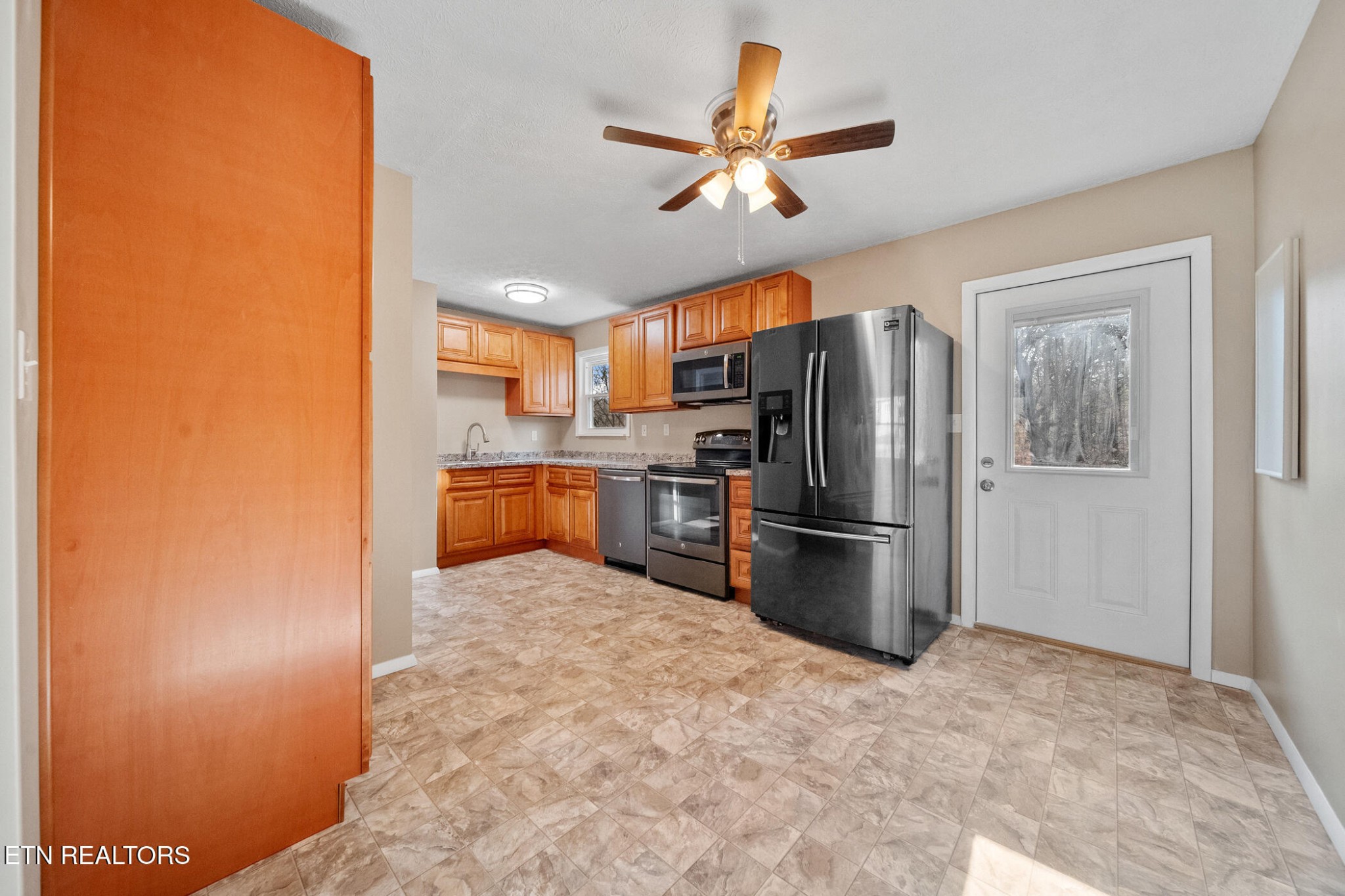 143 Wright Road Harriman, TN 37748 - Photo 4 of 38 Gallery Image 4