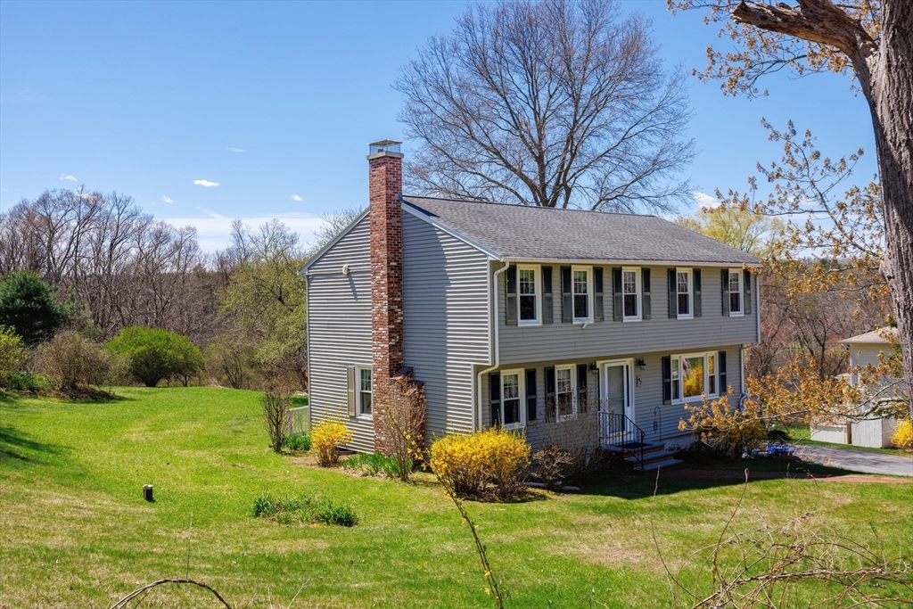 42 Stowe Road Grafton, MA 01519 - Photo 4 of 36 Gallery Image 4