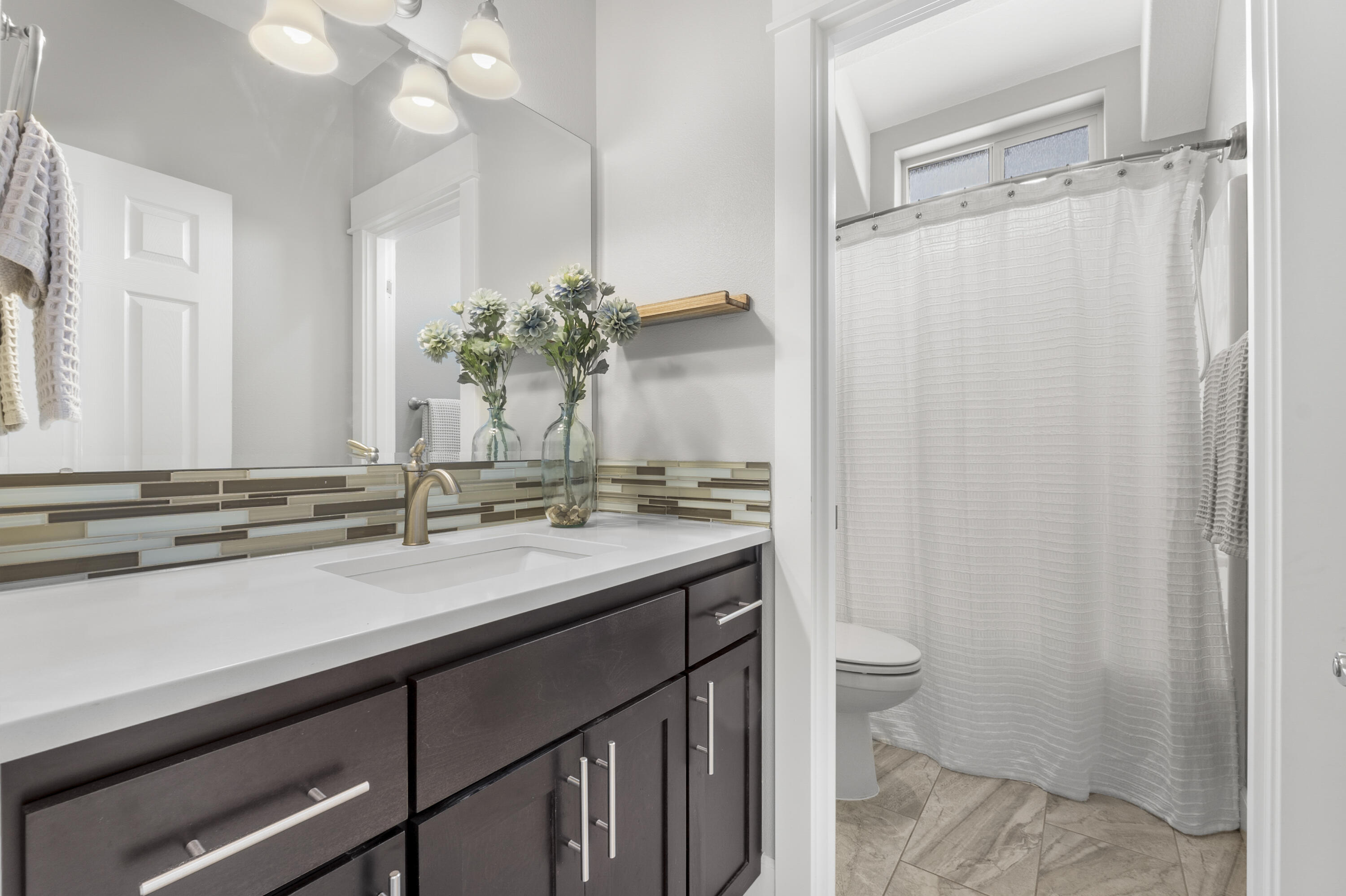 62899 Daniel Road Bend, OR 97701 - Photo 21 of 33 Full bathroom