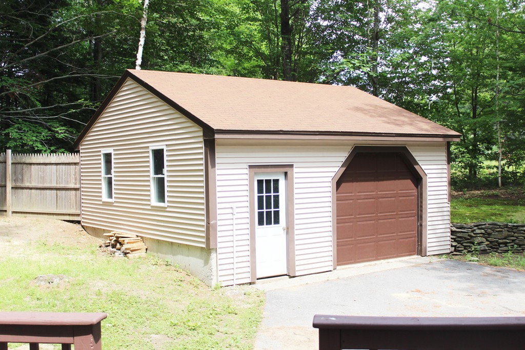 25 Little Watatic Pond Road Ashburnham, MA 01430 - Photo 5 of 18 a backyard of a house