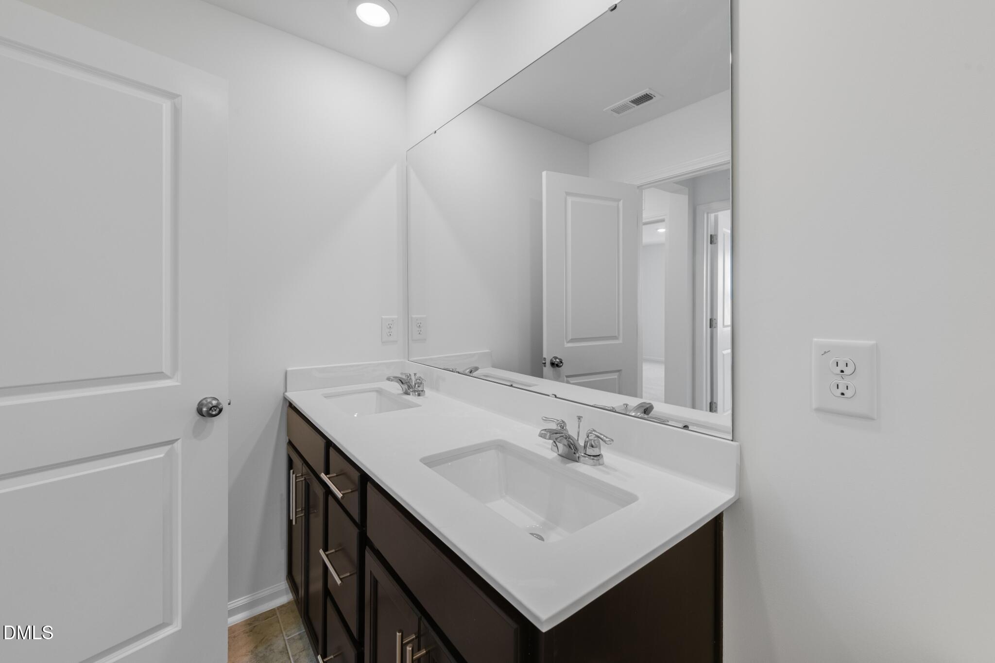 127 Tree Moss Court Rolesville, NC 27571 - Photo 14 of 30 SUN_ParkerRidge_Pic_CarsonII_QMI_30_Bath