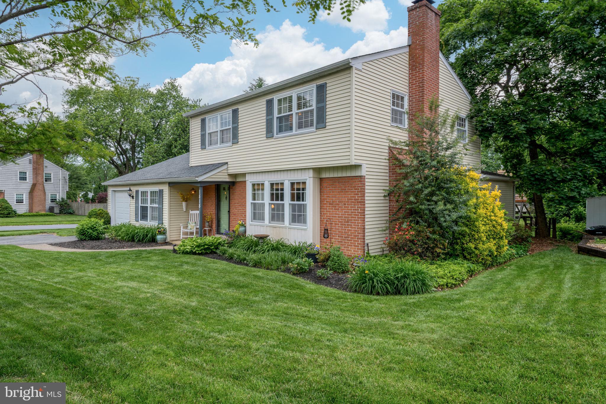 1818 Longview Drive Lancaster, PA 17601 - Photo 2 of 49 a front view of a house with a yard
