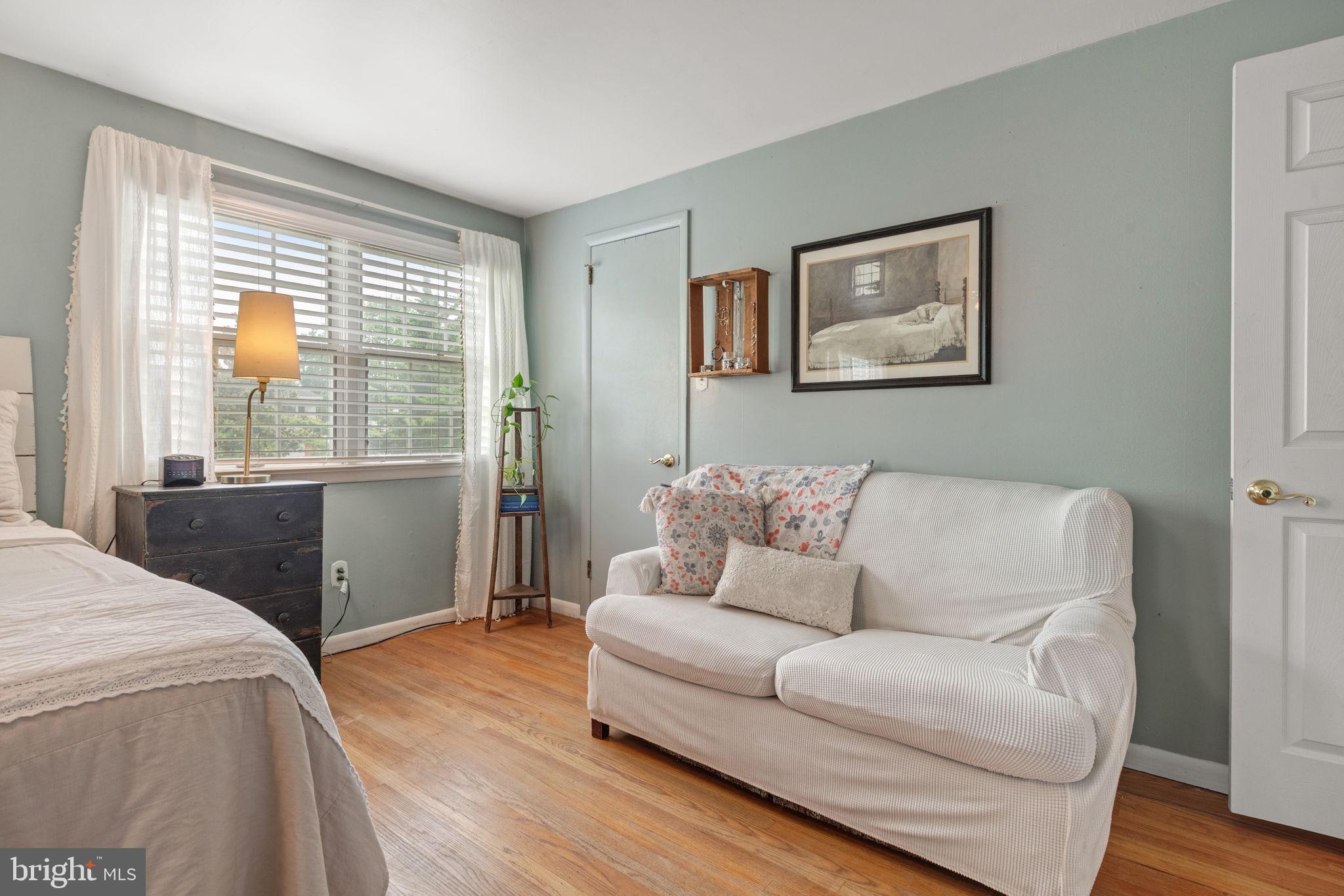 1818 Longview Drive Lancaster, PA 17601 - Photo 33 of 49 a living room with furniture and a window