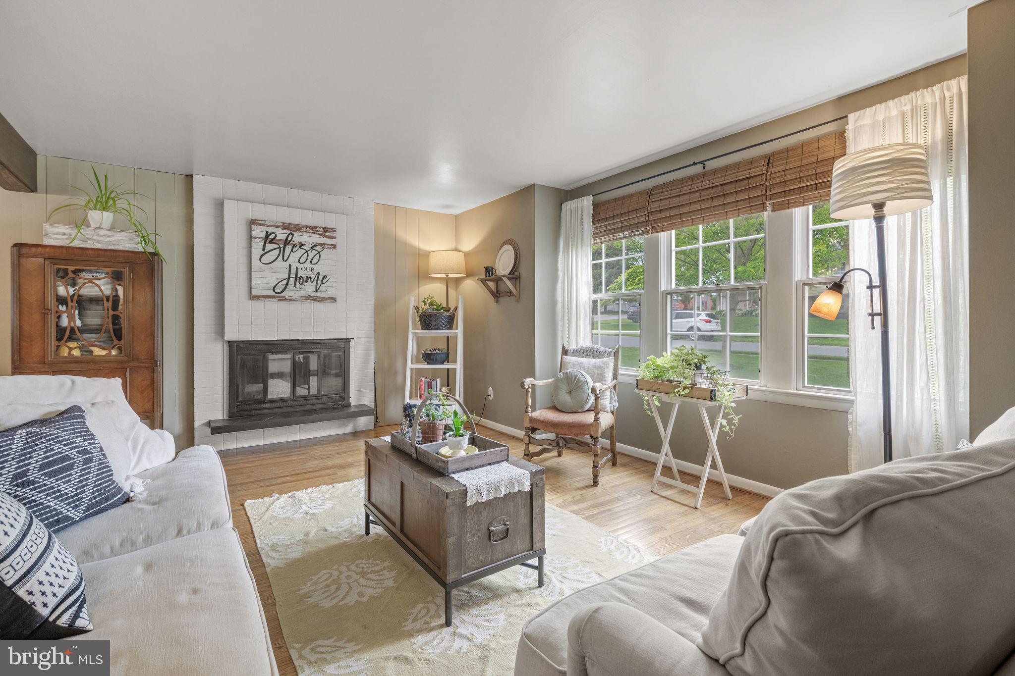 1818 Longview Drive Lancaster, PA 17601 - Photo 7 of 49 a living room with furniture and a large window