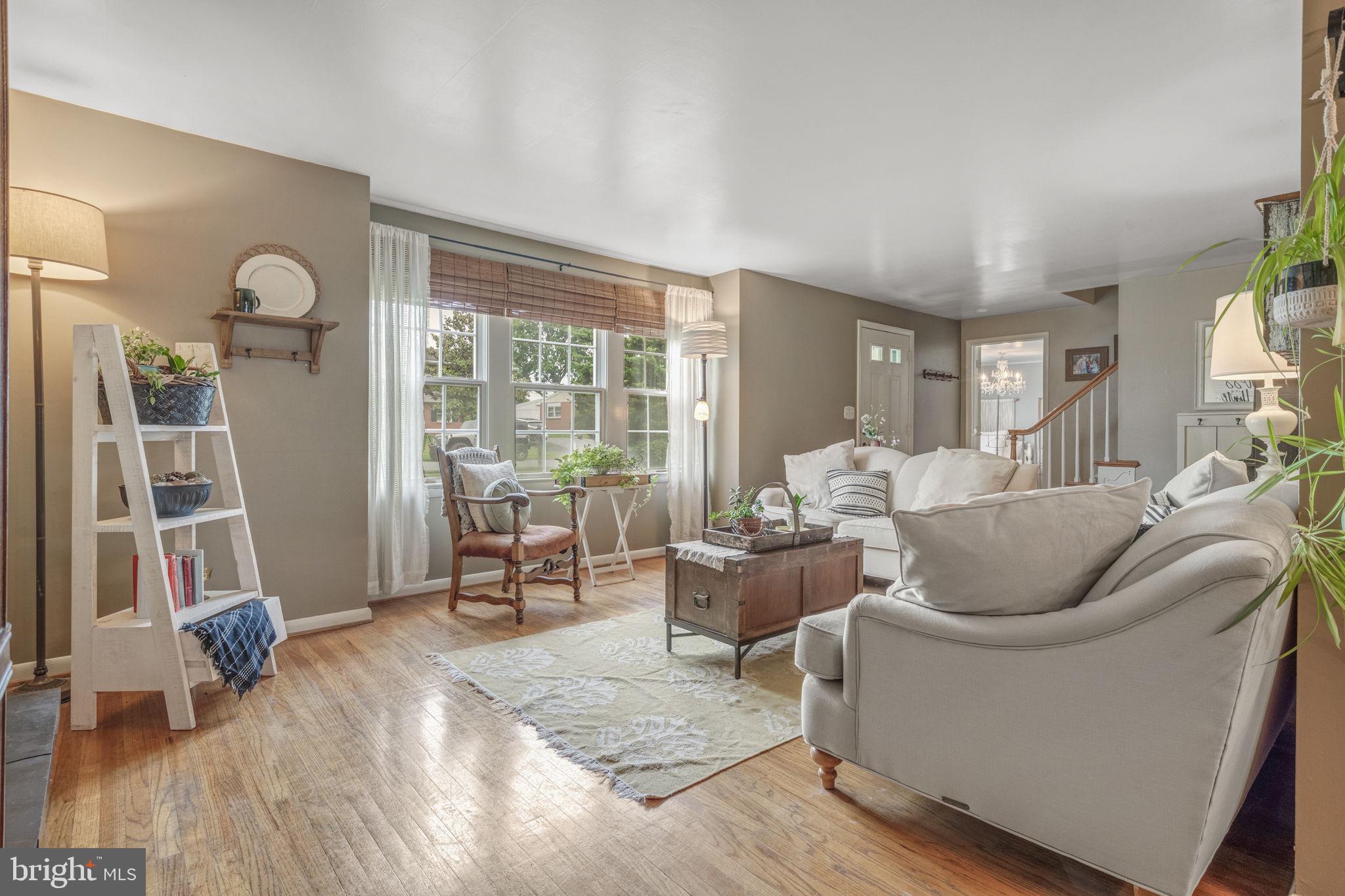 1818 Longview Drive Lancaster, PA 17601 - Photo 8 of 49 a living room with furniture and a wooden floor