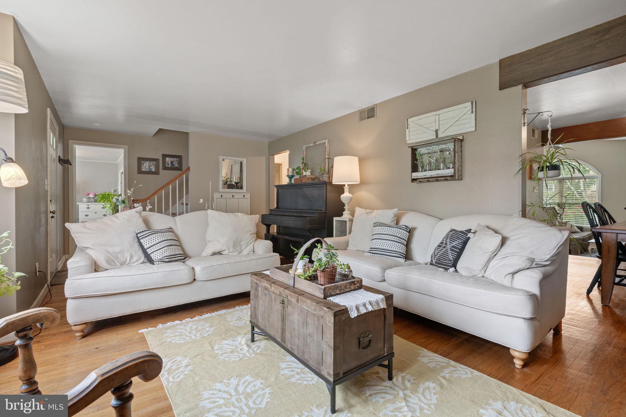 1818 Longview Drive Lancaster, PA 17601 - Photo 9 of 49 a living room with furniture and a couch