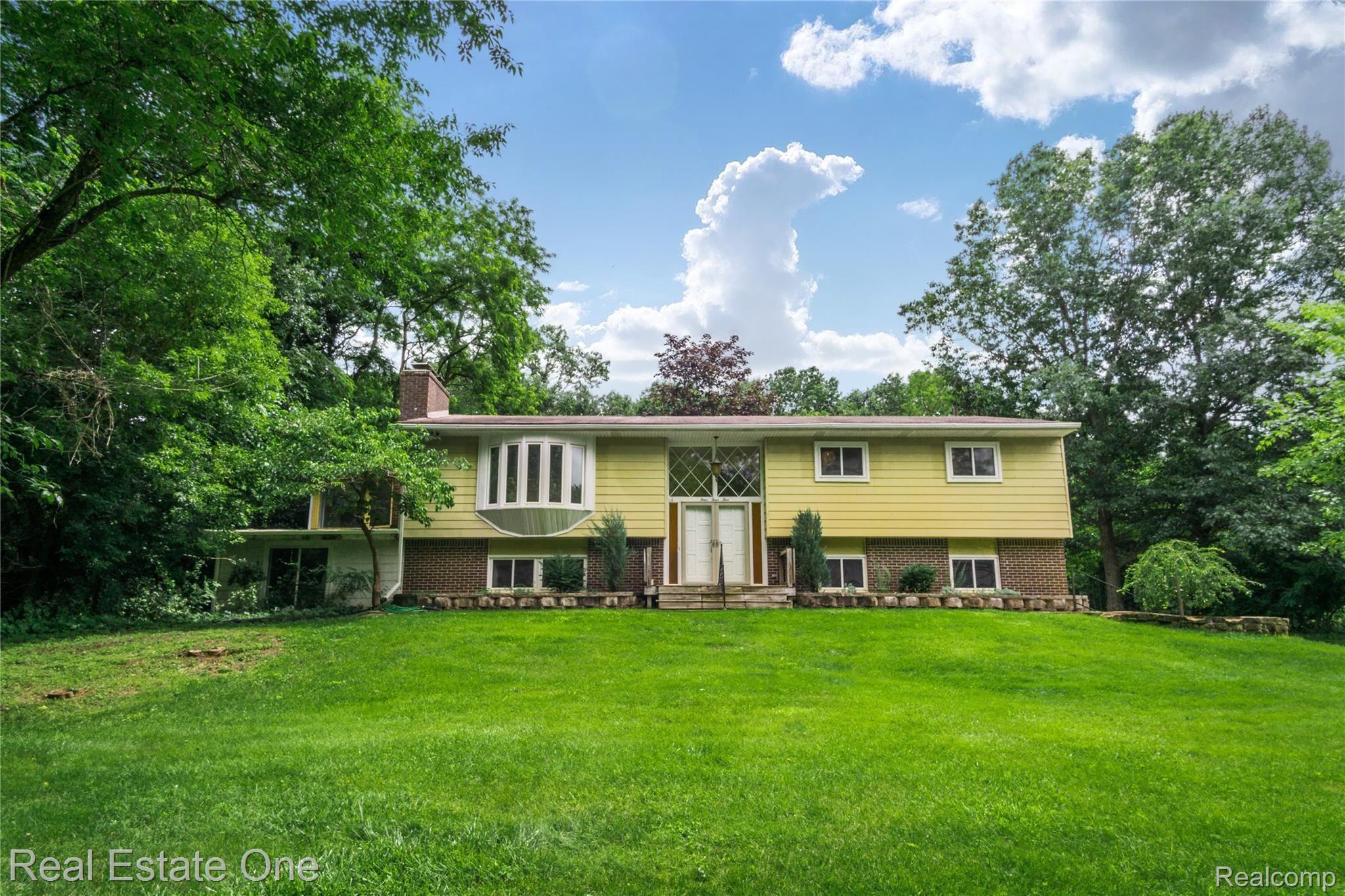 445 Martindale Road Milford, MI 48381 - Photo 16 of 52 Exteriors (2 of 8).jpg