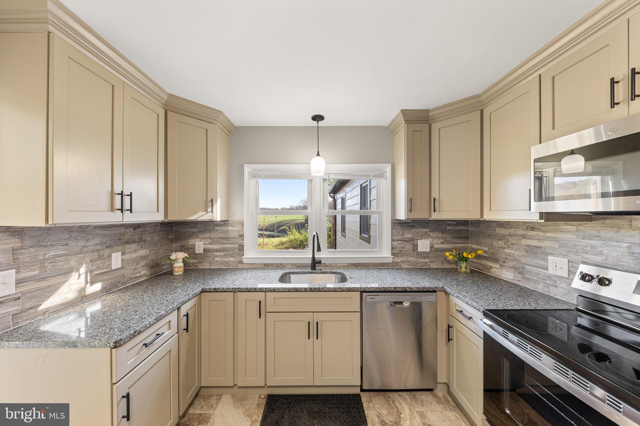673 Fort Valley Road Fort Valley, VA 22652 - Photo 11 of 35 Plenty of cabinet space